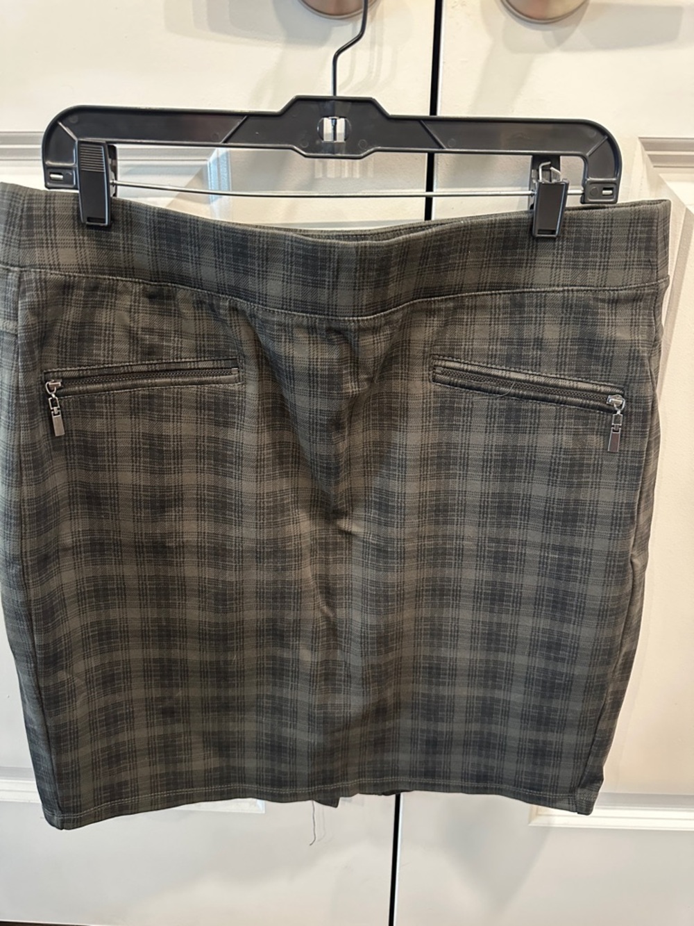Liverpool Jeans Company Plaid Gray Pencil Skirt